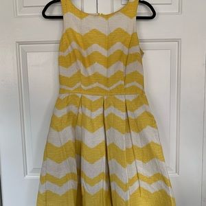 Just Taylor white & yellow chevron dress